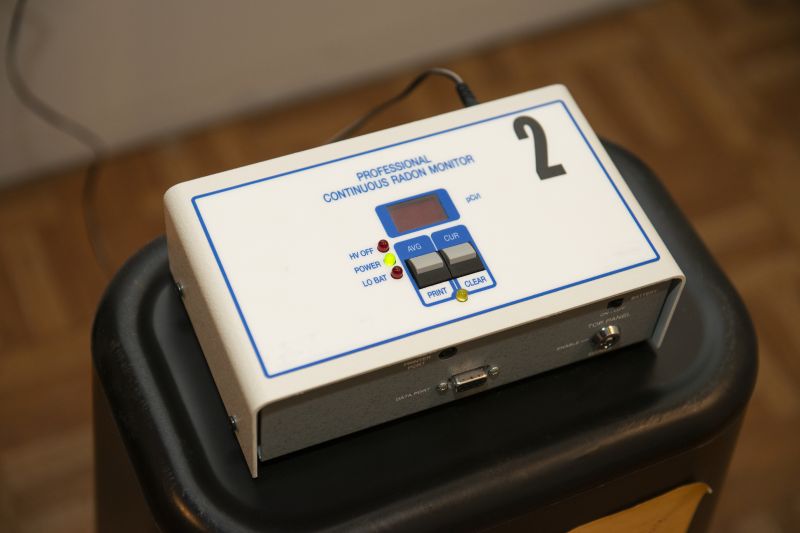 Testing radon levels